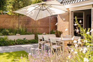 Reimagine Your Outdoor Living: How Mondawe Transforms Backyards into Timeless Retreats